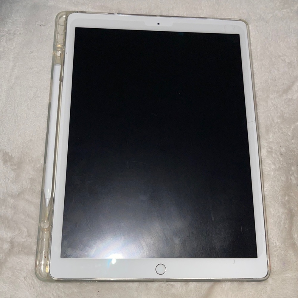 iPad Pro 12.9 (2017). I bought it to use for content but I don’t even use it.